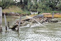 Coppia di relitti abbandonati in laguna nei pressi di Mazzorbo (2018)
